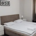 & Hotel Rakhiv