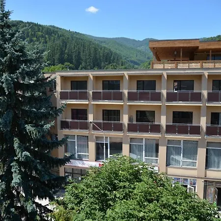 & Hotel *