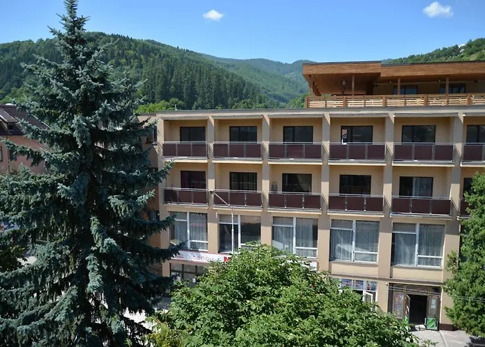 & Hotel *